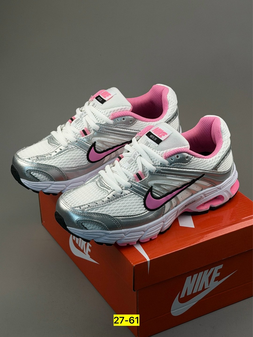 кроссовки nike initiator,женские беговые кроссовки initiator от finish line nike белый,кроссовки nike,кроссовки,женские кроссовки