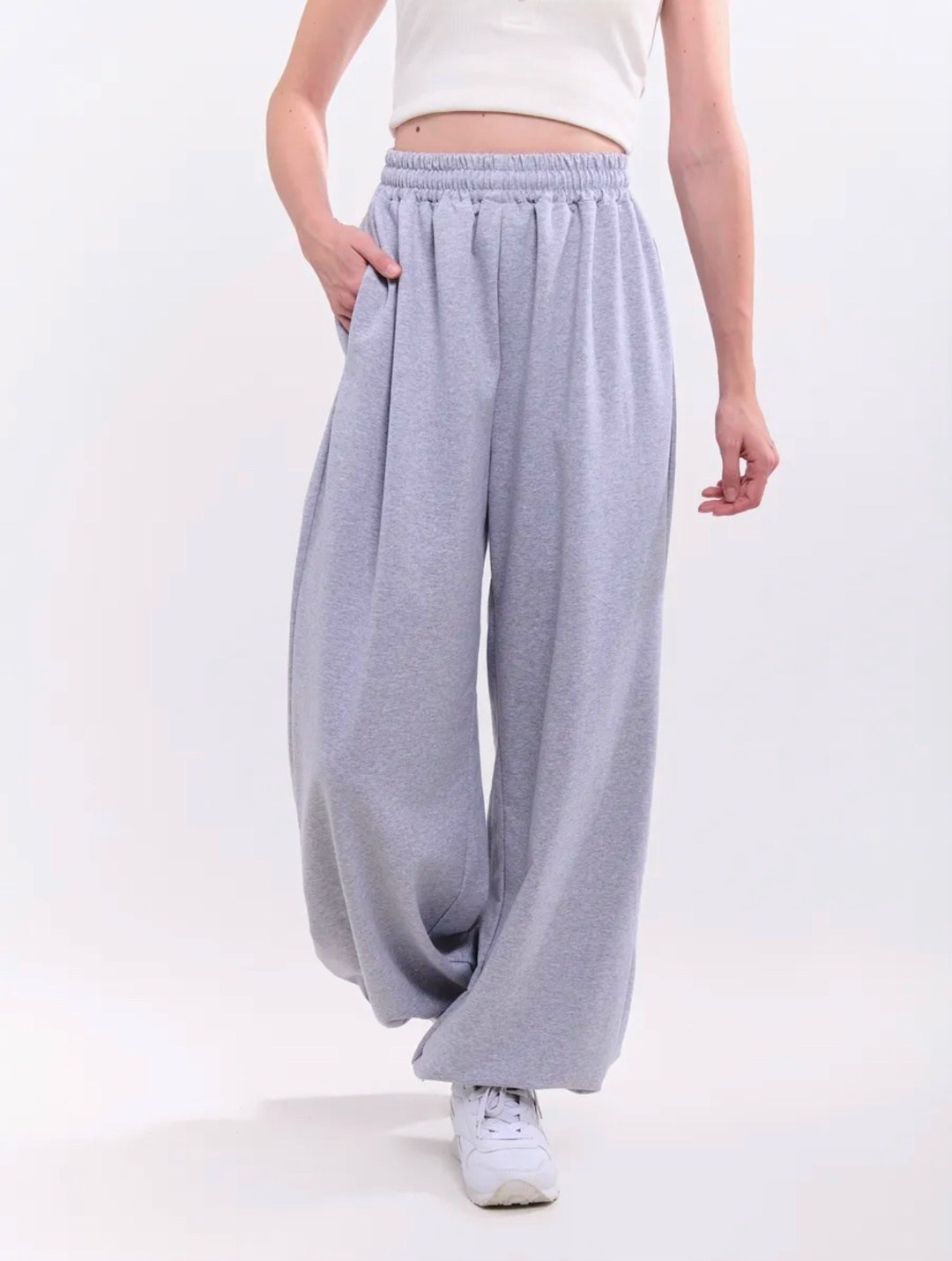 серые спортивные штаны женские оверсайз,широкие спортивные штаны джоггеры оверсайз,спортивные штаны широкие,брюки спортивные женские,спортивные штаны широкие оверсайз
