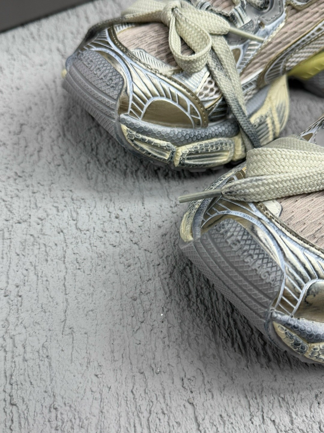 кроссовки balenciaga 3xl worn out sneaker,кроссовки balenciaga 3xl женские,женские кроссовки balenciaga,кроссовки balenciaga,кроссовки спортивные мужские летние balenciaga