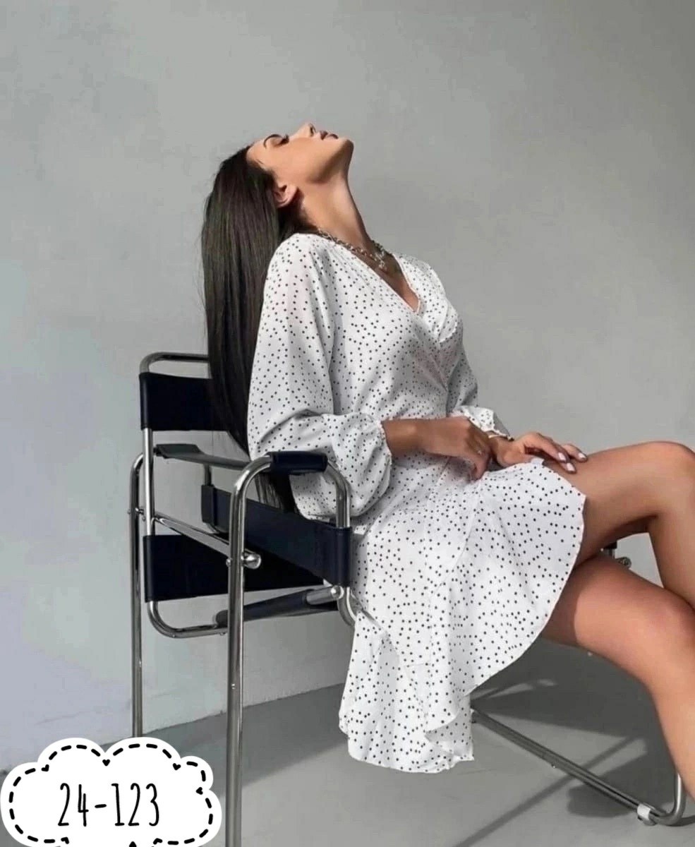 девушка в платье,платье на запах в горох повседневное нарядное мини,короткие платье,платье женской,модное платье