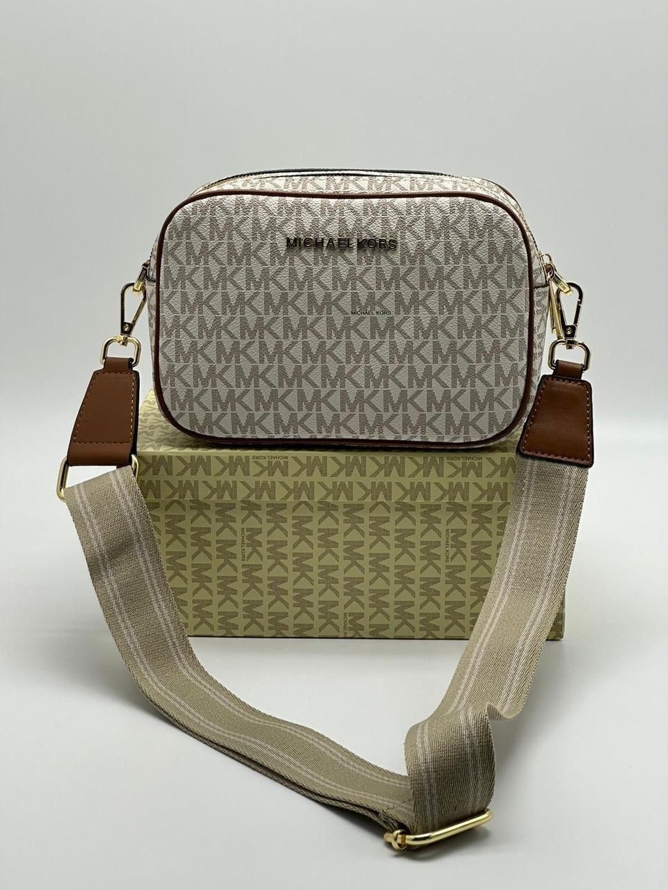 женская сумка michael kors,michael kors сумка на плечо,сумка через плечо michael kors с двумя отделениями и декором monogram,женская сумка кроссбоди michael kors,сумка michael kors