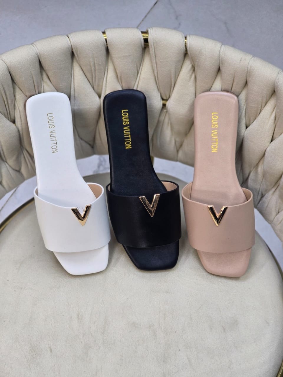 ,тапочки валентино,модные сандалии,женские модные тапочки от valentino,шлепанцы женские