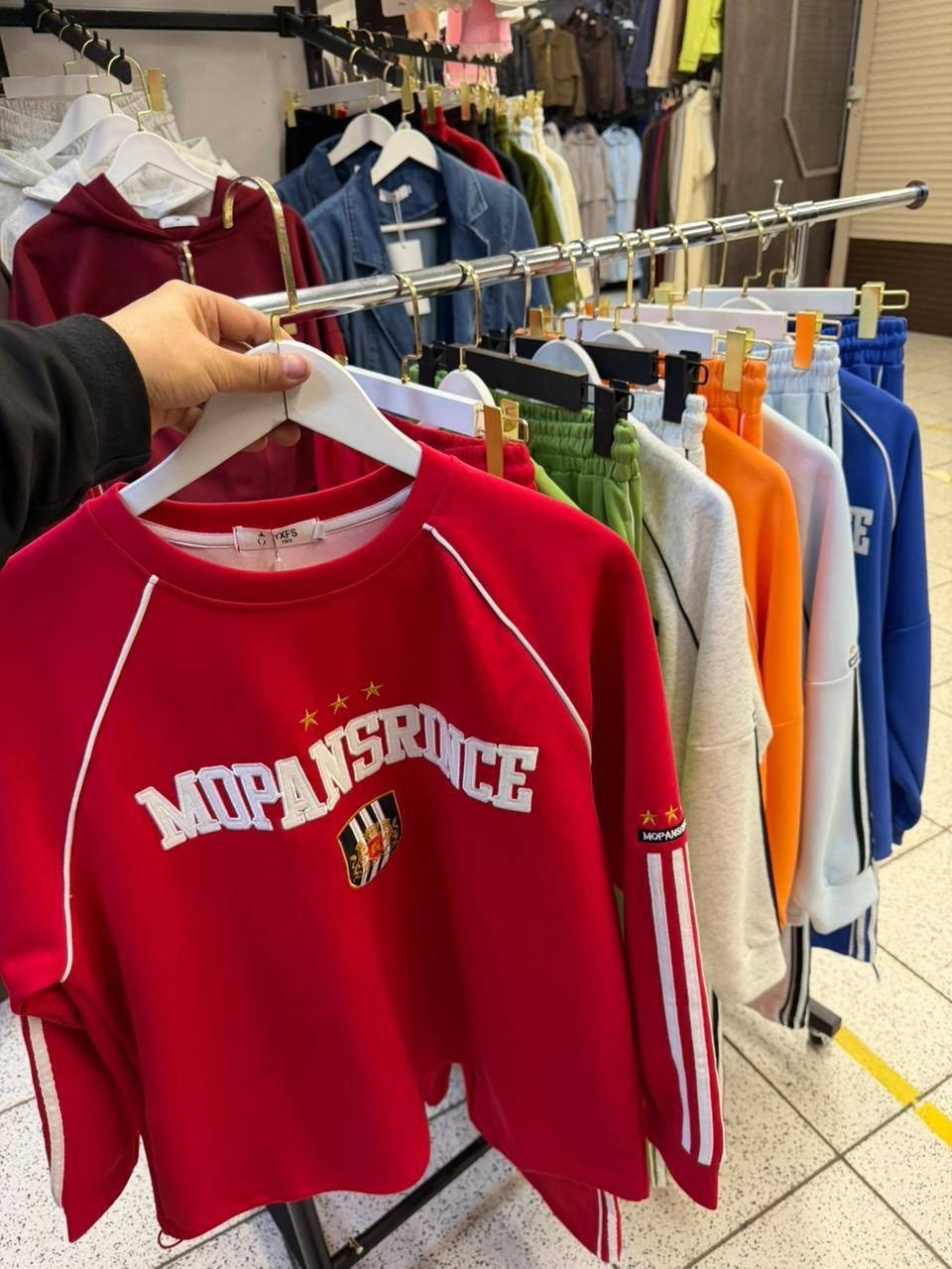 спортивные костюмы,стиль одежды,лёгкий костюм адидас,спортивные костюмы женские