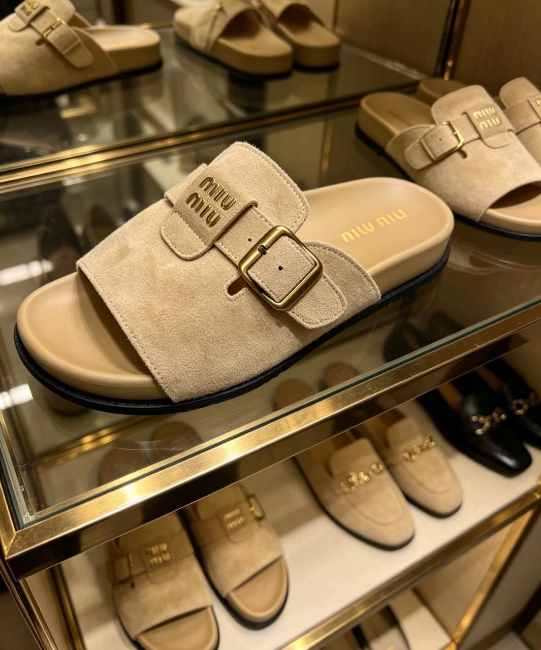 ,модные тапочки,тапочки фенди,женские шлёпанцы,сандалии