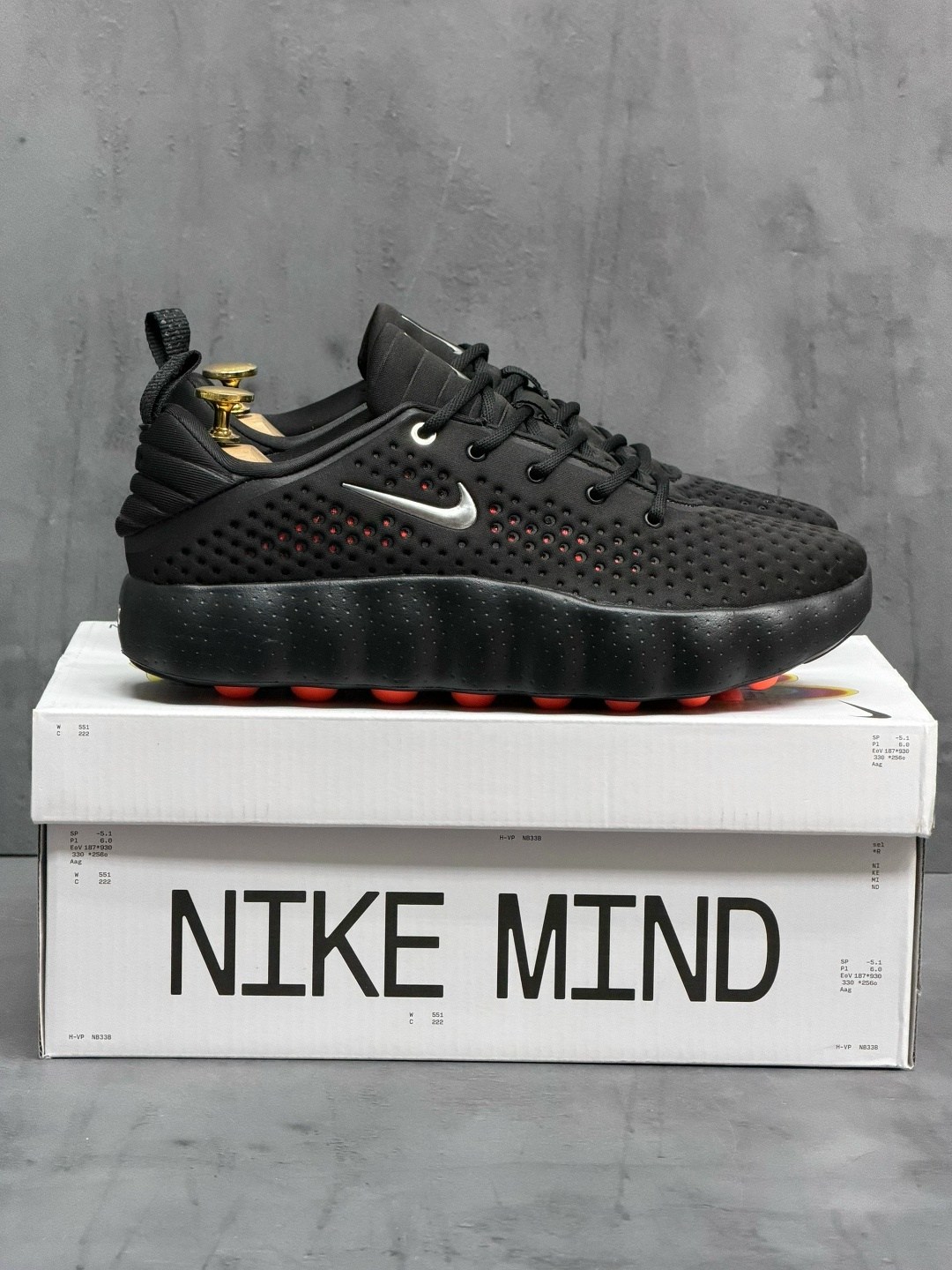 кроссовки,,кроссовки огромные,кроссовки черные,nike mind 002