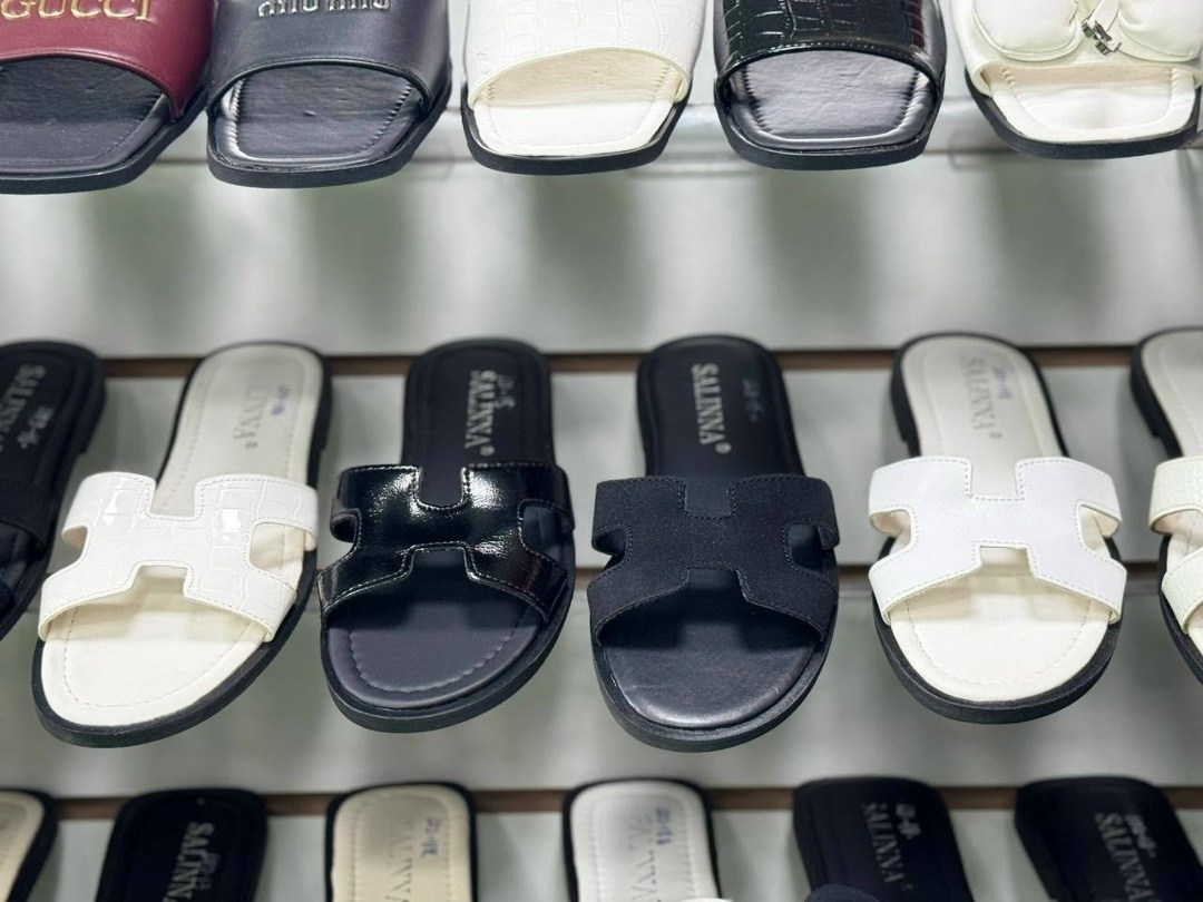 ,шлепанцы женские,женские шлепки,женская ,модные шлепанцы