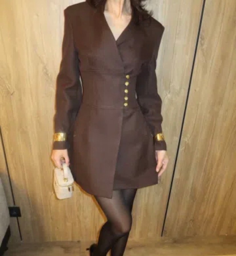 черное платье пиджак,женское двубортное платье-блейзер с длинным рукавом,платье пиджак,платье пиджак бальман,платье пиджак бальман черное