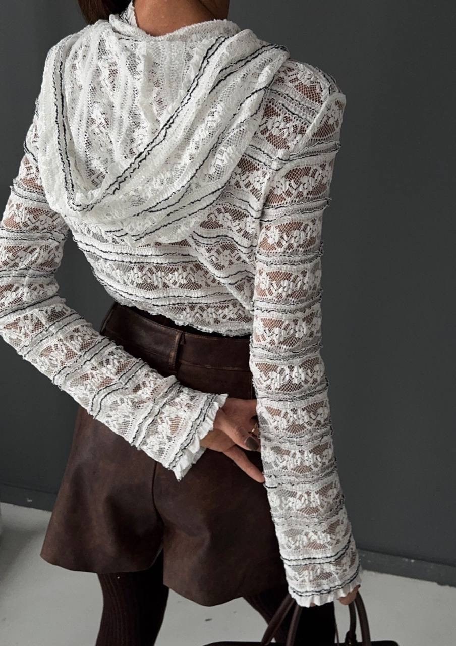 коричневые кожаные шорты,кожаные шорты,образ с кожаными шортами,юбка шорты кожаная