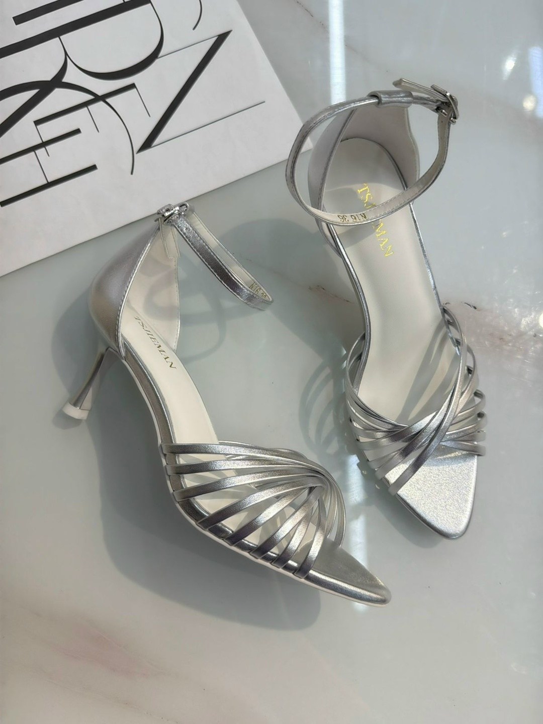 босоножки серебристые,серебряные босоножки,женские босоножки,серебряные босоножки на каблуке,кожаные босоножки на каблуке-шпильке с ремешками mango vicky, серебряный