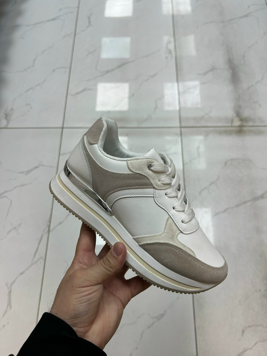 ,женские кроссовки,обуви,женская ,модные кроссовки