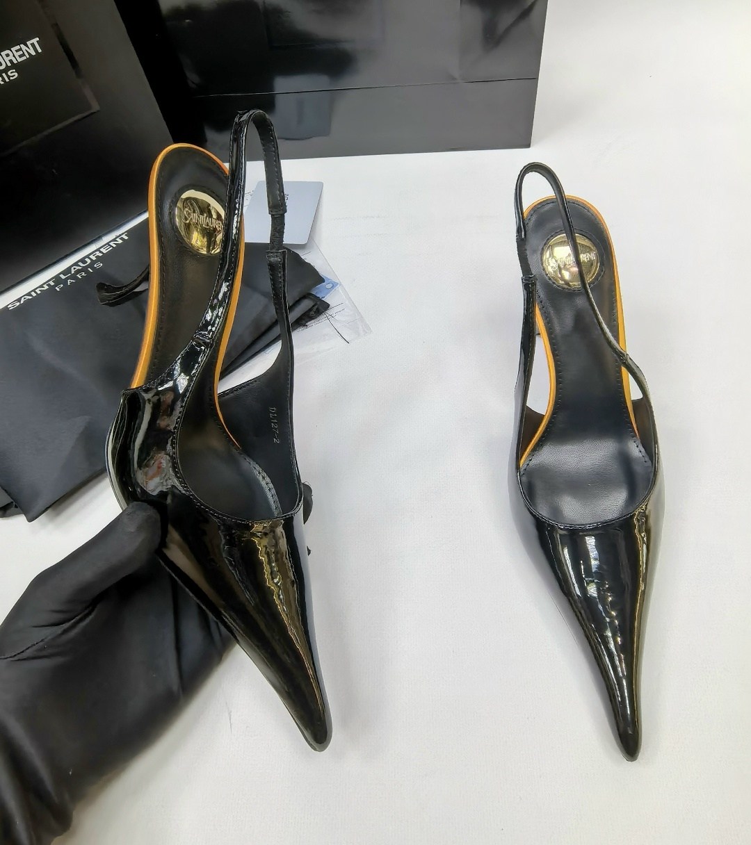 saint laurent туфли,yves saint laurent туфли,туфли-лодочки avenue 95 из лакированной кожи saint laurent черный,saint laurent черные кожаные туфли,босоножки saint laurent