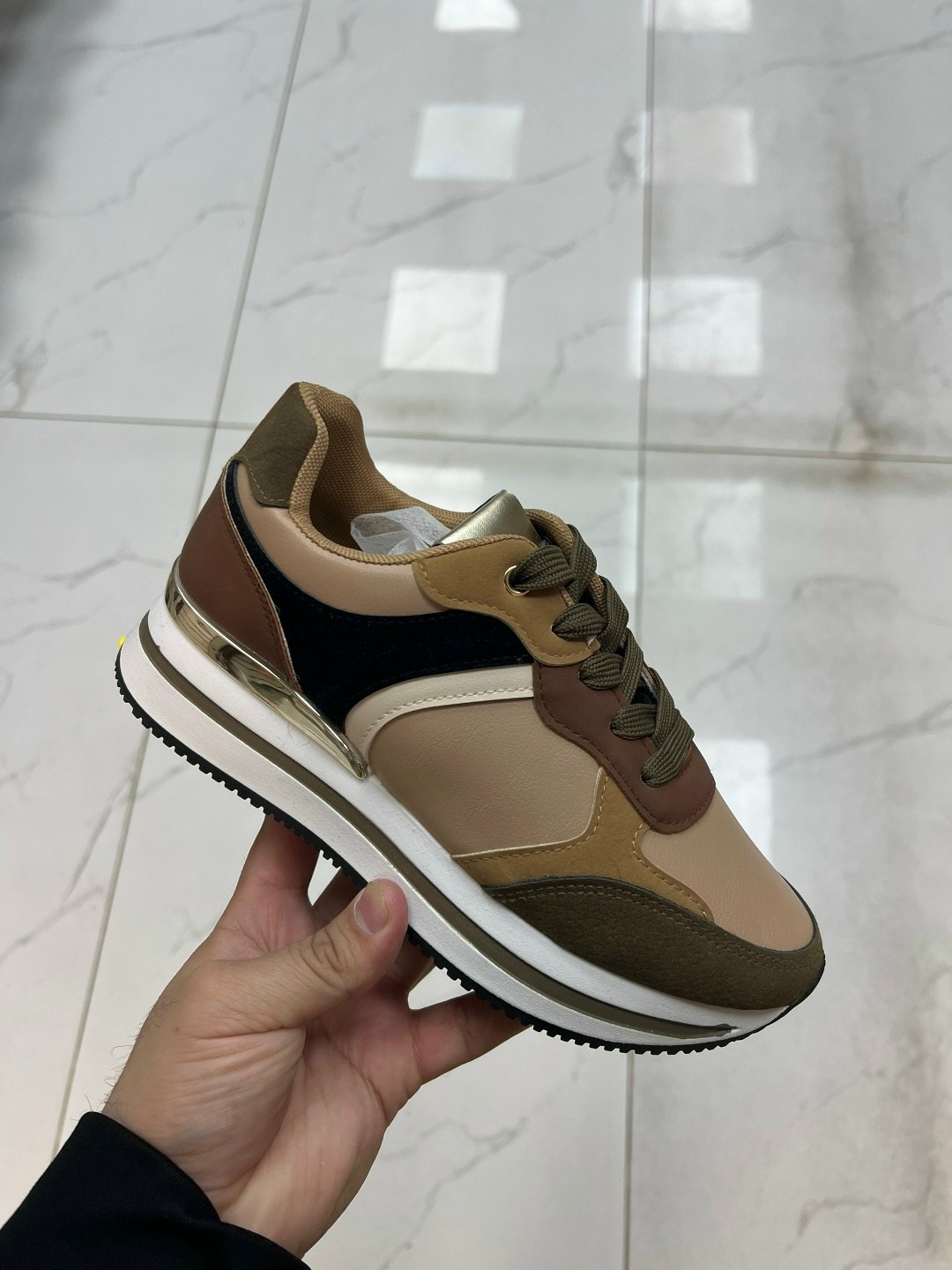 ,женские кроссовки,обуви,женская ,модные кроссовки