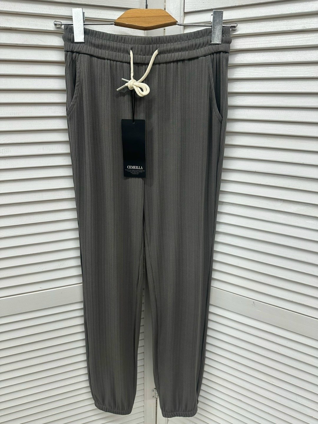 брюки бежевые,спортивные штаны,спортивные брюки,брюки белые,повседневные брюки