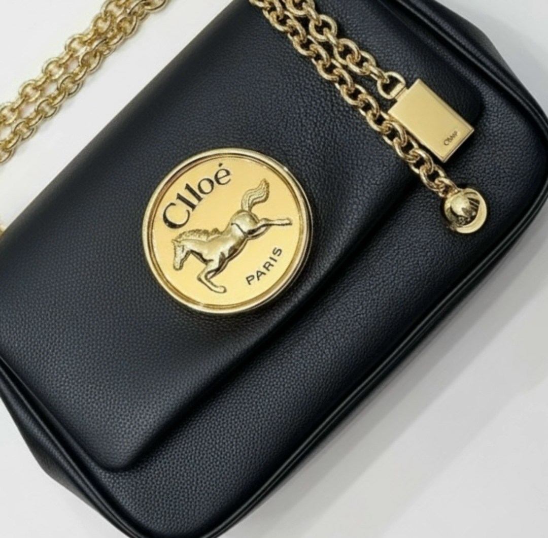 versace сумка,versace сумка через плечо с декором la medusa черный,клатч версаче,versace клатч,сумка через плечо versace