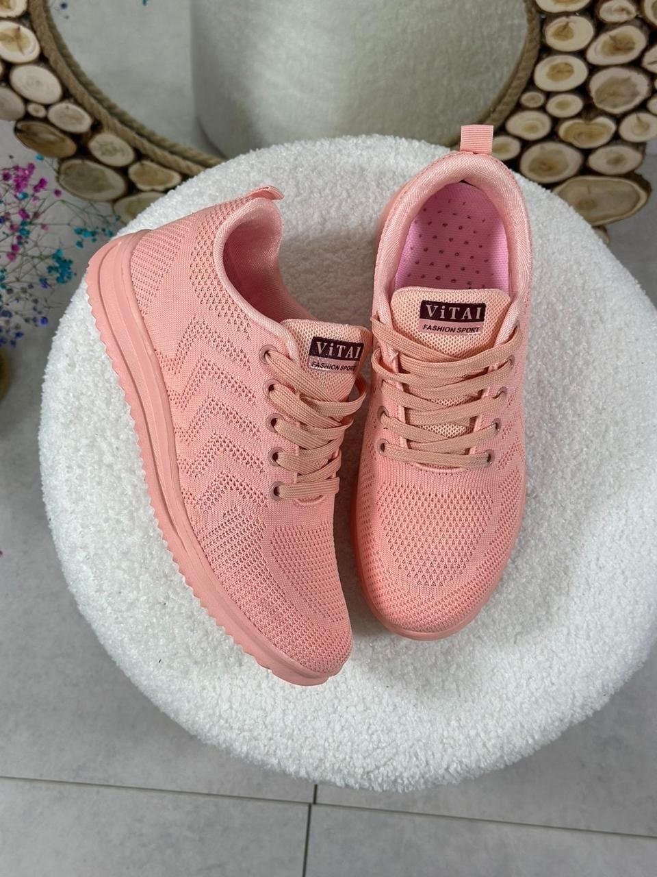 ,красные кроссовки,красные кроссовки женские,женские кроссовки,тканевые кроссовки женские