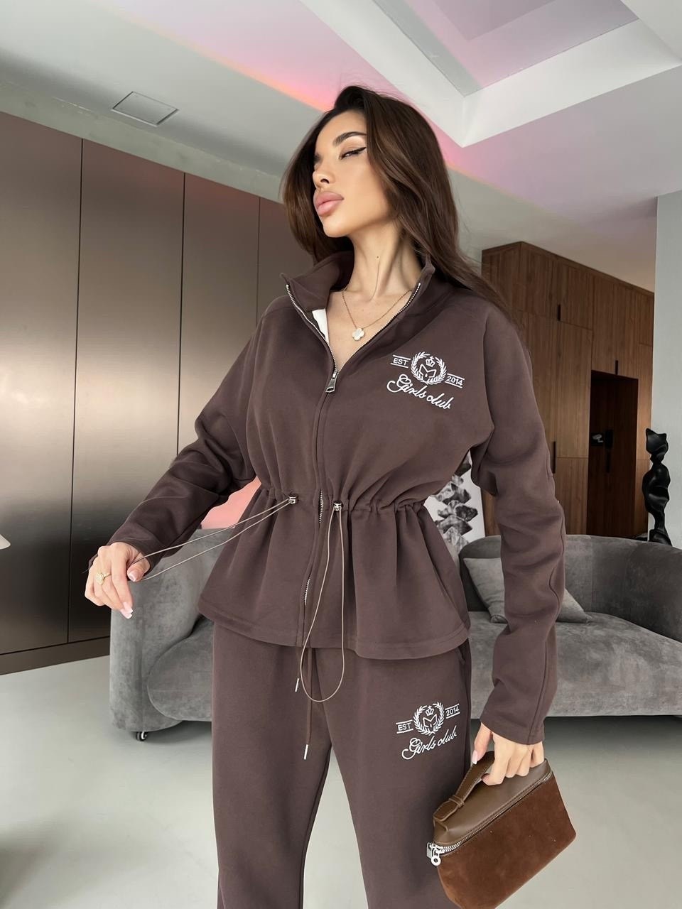 женский костюм,стильный костюм,женский костюм тройка,велюровые костюмы,женский красный костюм miu miu