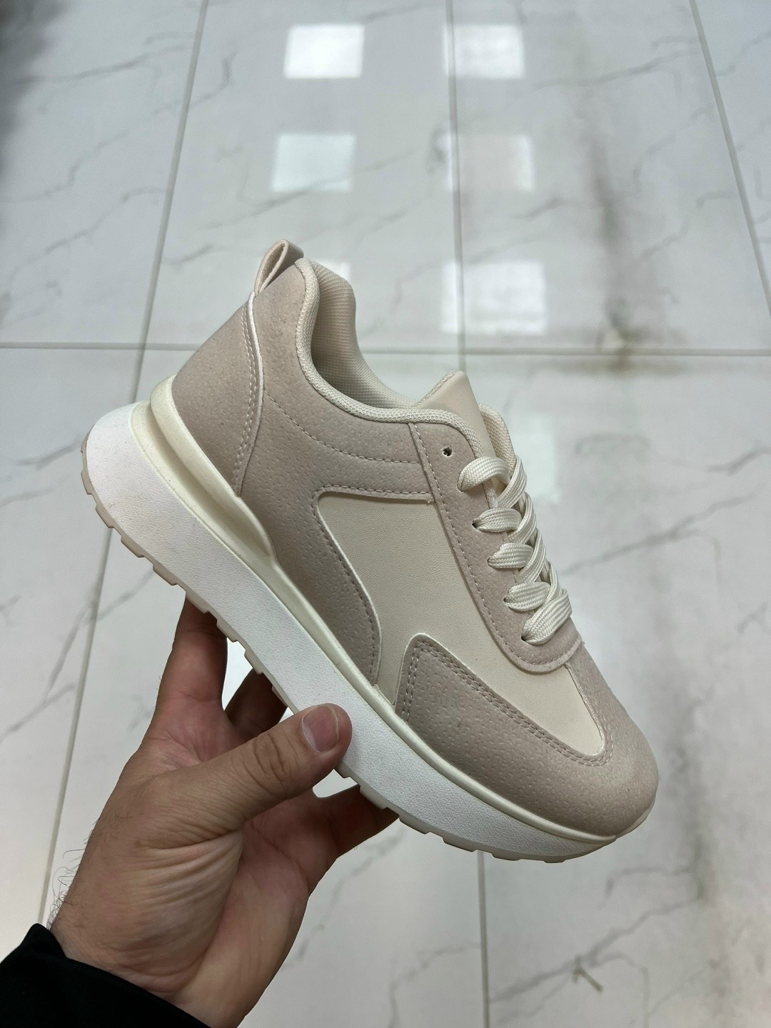 ,женские кроссовки,обуви,женская ,модные кроссовки