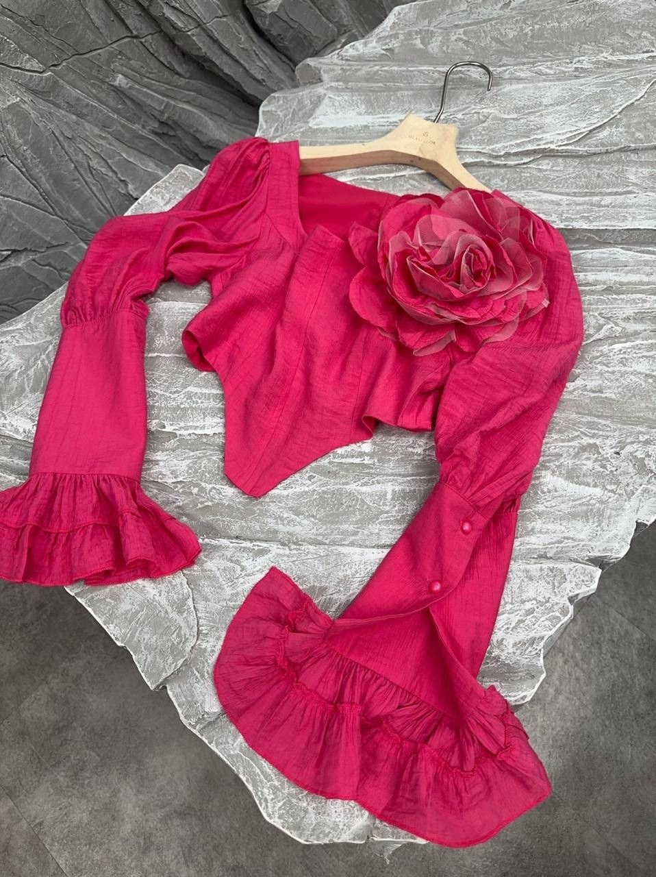 блузка с оборками,блузка с 3d цветами для женщин,женская блузка,блузка с объемными рукавами,блуза с розами