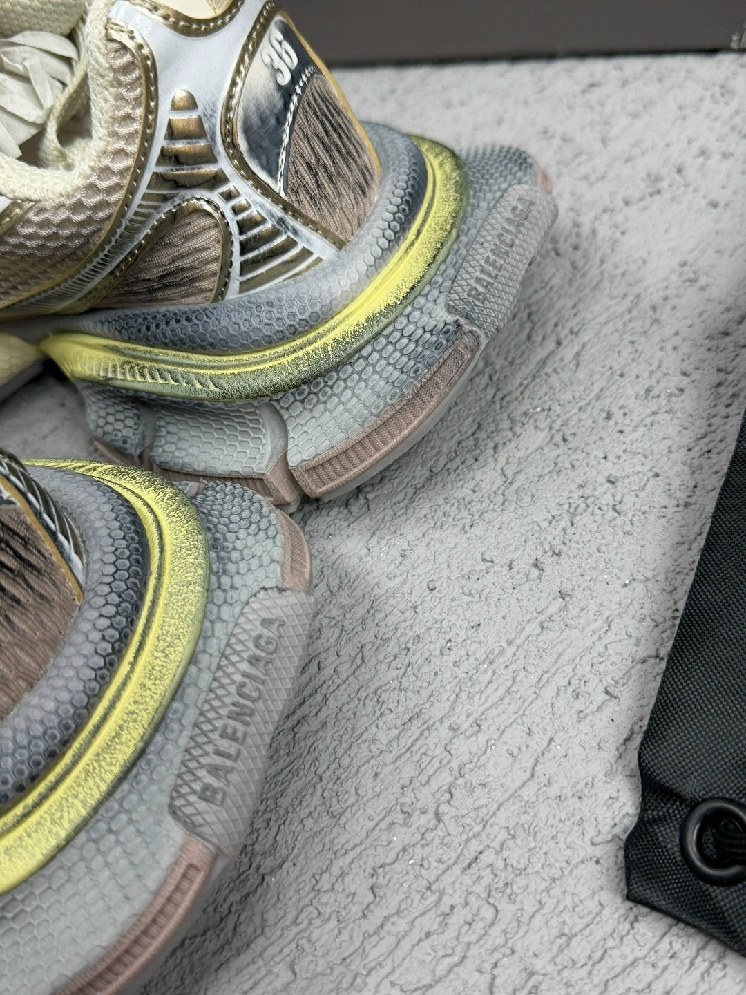 кроссовки balenciaga 3xl worn out sneaker,кроссовки balenciaga 3xl женские,женские кроссовки balenciaga,кроссовки balenciaga,кроссовки спортивные мужские летние balenciaga