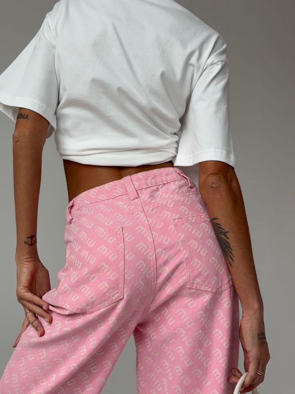 розовые джинсы,розовые прямые джинсы,розовые брюки,женские джинсы,розовые джинсы клеш