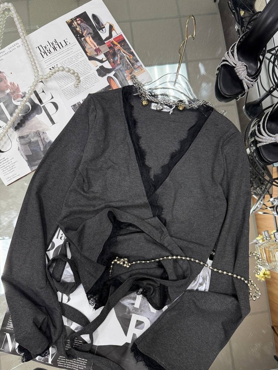 джемпер с кружевом,лонгслив из вискозы с кружевом noom loungewear,женская кофта,лонгслив с v-образным вырезом с кружевом,лонгслив кружево