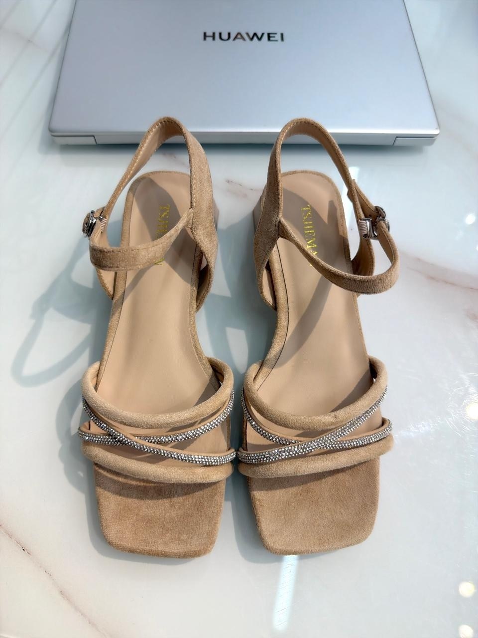 женские босоножки,босоножки на каблуках,босоножки с ремешками,босоножки на высоком каблуке,босоножки на невысоком каблуке