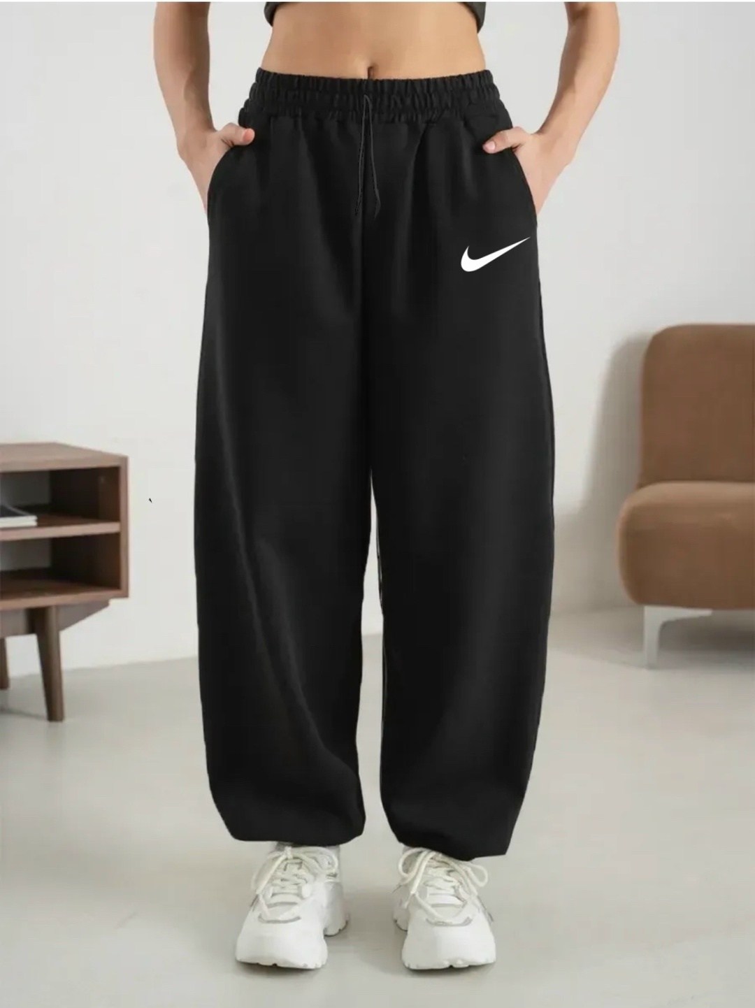 брюки черные спортивные джоггеры оверсайз baggy nike,серые спортивные штаны,широкие спортивные штаны джоггеры оверсайз,широкие спортивные штаны джоггеры оверсайз mimo style,спортивные штаны широкие