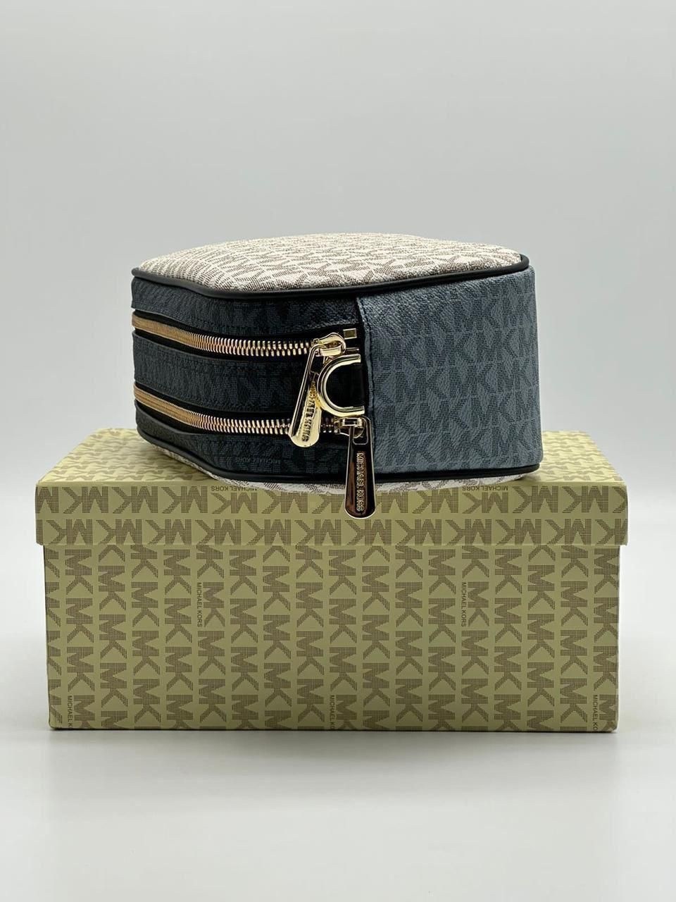 женская сумка michael kors,michael kors сумка на плечо,сумка через плечо michael kors с двумя отделениями и декором monogram,женская сумка кроссбоди michael kors,сумка michael kors