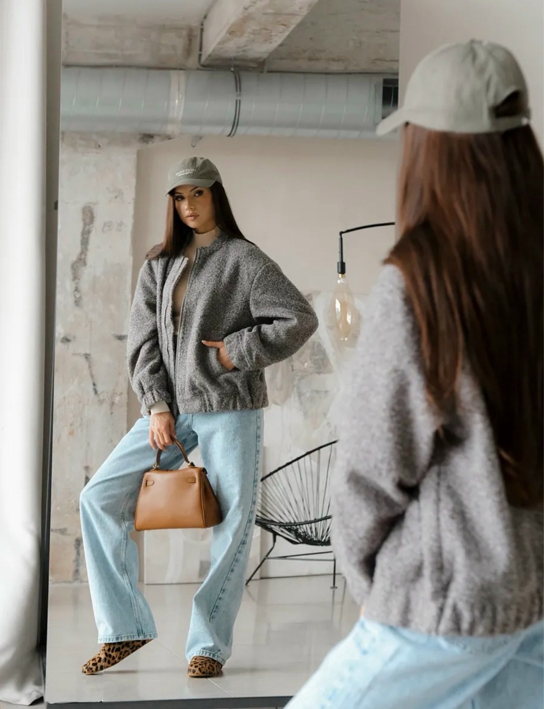 куртка бомбер оверсайз,куртка-бомбер oversize из ткани с ворсом серая,бомбер зара серый,женский бомбер оверсайз,бомбер оверсайз