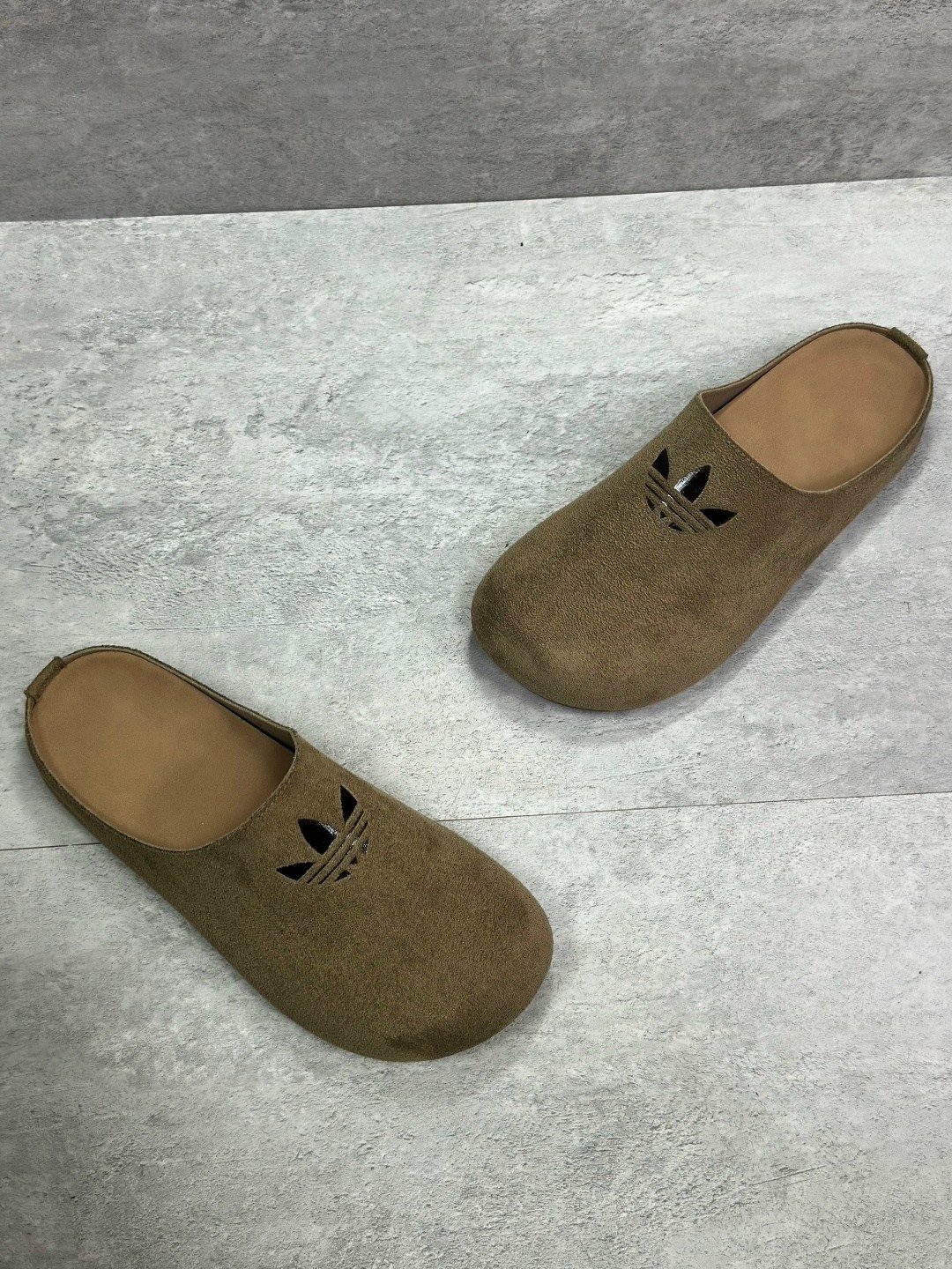 ,тапки адидас,шлепанцы adidas,тапки мужские,тапочки коричневые