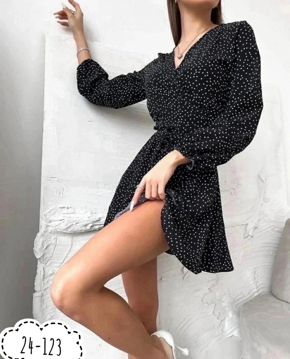 девушка в платье,платье на запах в горох повседневное нарядное мини,короткие платье,платье женской,модное платье