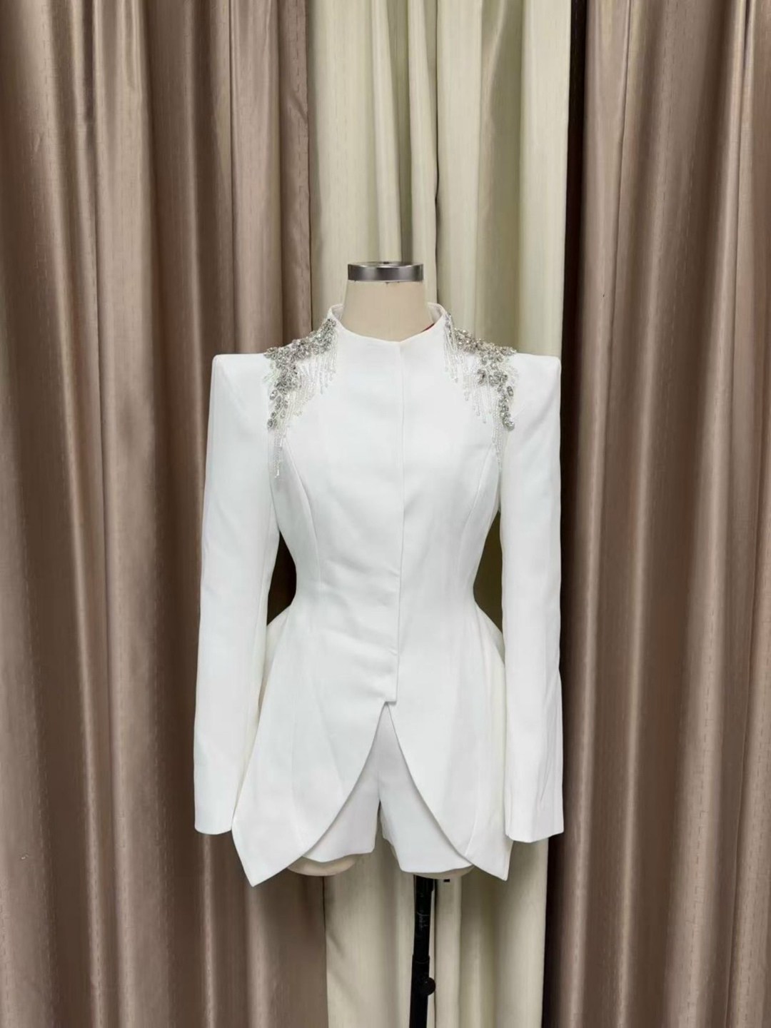 жакет,шикарная одежда,пиджаки женские,женские костюмы,пиджак платье