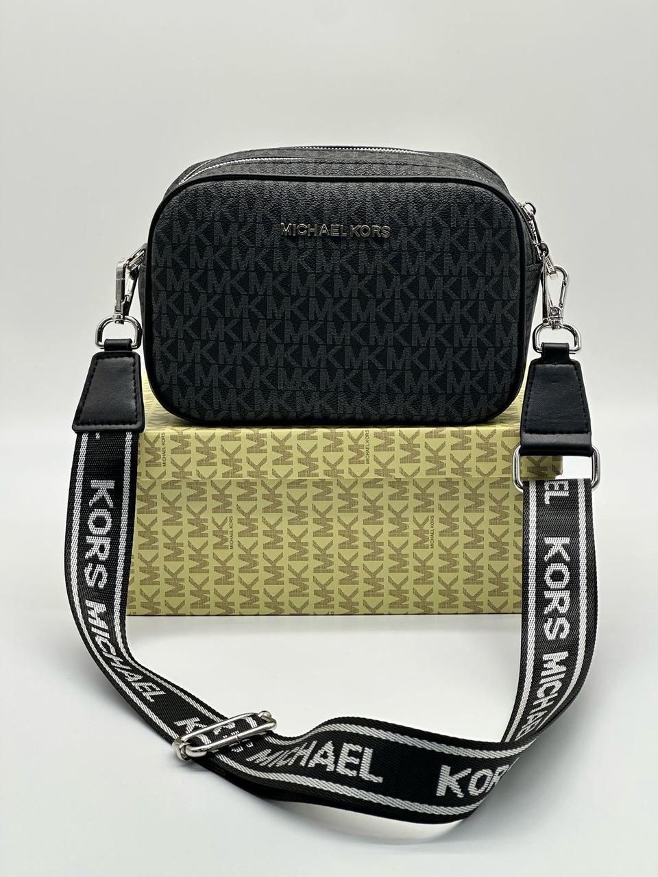 женская сумка michael kors,michael kors сумка на плечо,сумка через плечо michael kors с двумя отделениями и декором monogram,женская сумка кроссбоди michael kors,сумка michael kors