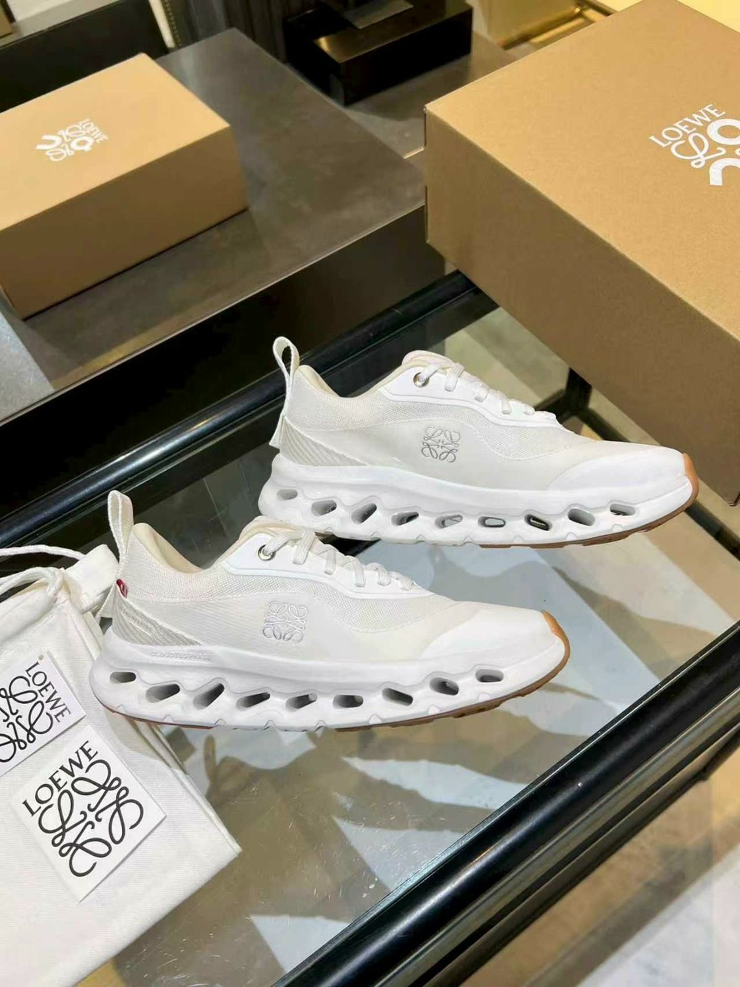 кроссовки брендовые,женские кроссовки,кроссовки,chanel кроссовки,loewe кроссовки