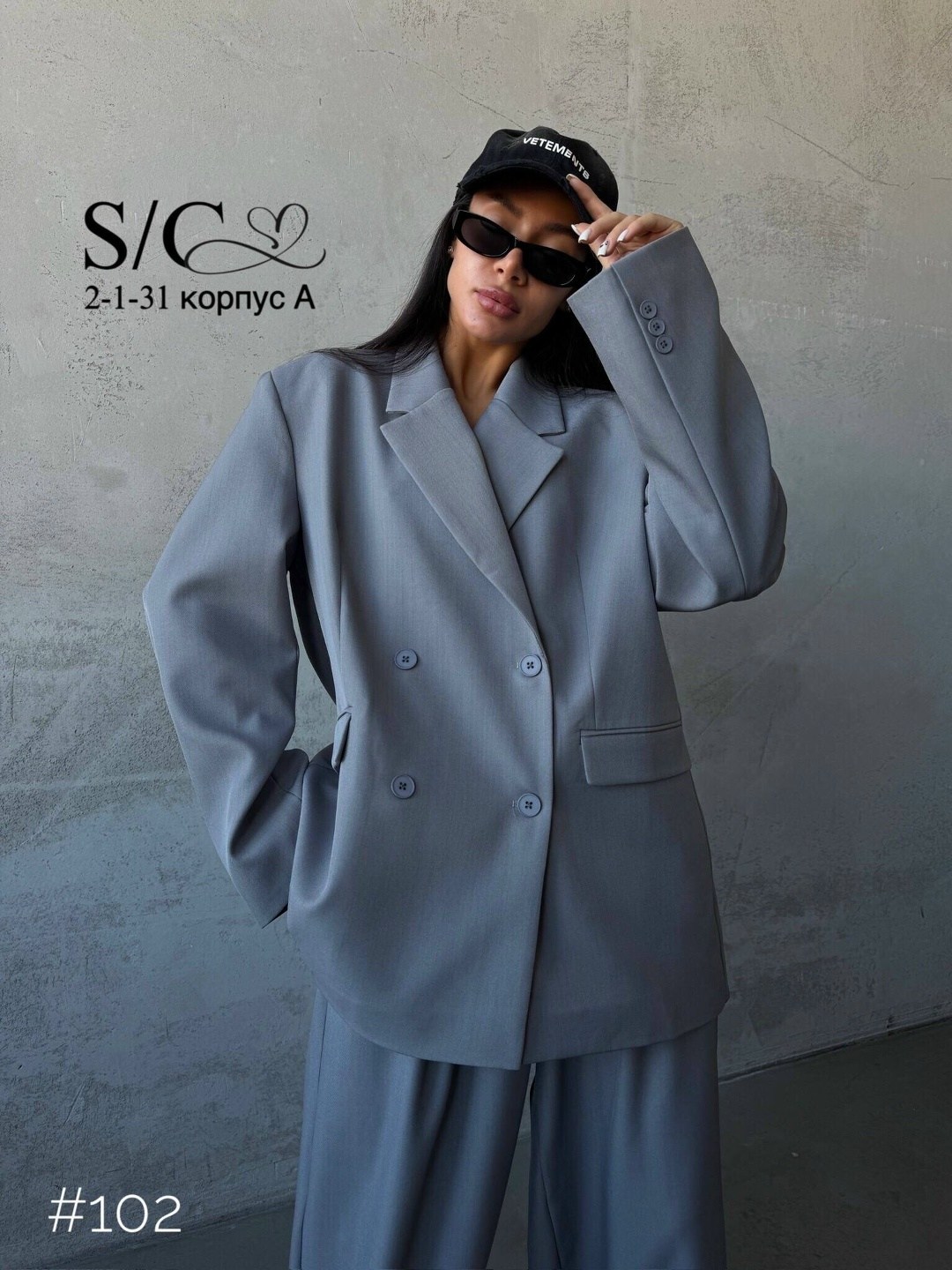 брючный костюм с брюками палаццо и укороченным пиджаком,костюм брюки палаццо и пиджак,брючный костюм,серый брючный костюм,модные брючные костюмы