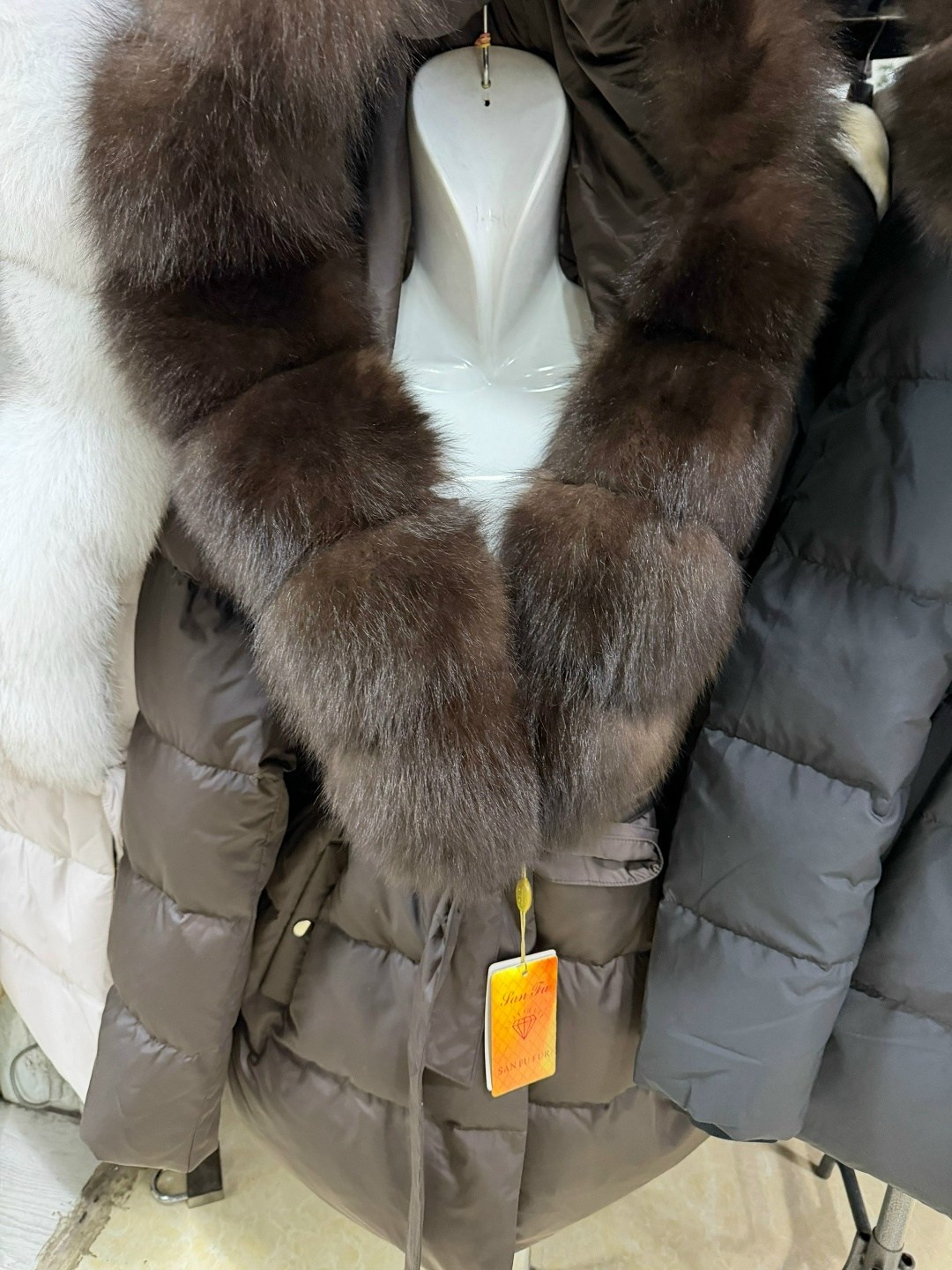 пуховик с натуральным мехом,пуховик с натуральным мехом песца,пуховик с натуральным мехом и песца70 cm с капюшоном,пуховик женский мех натуральный,пуховик с мехом