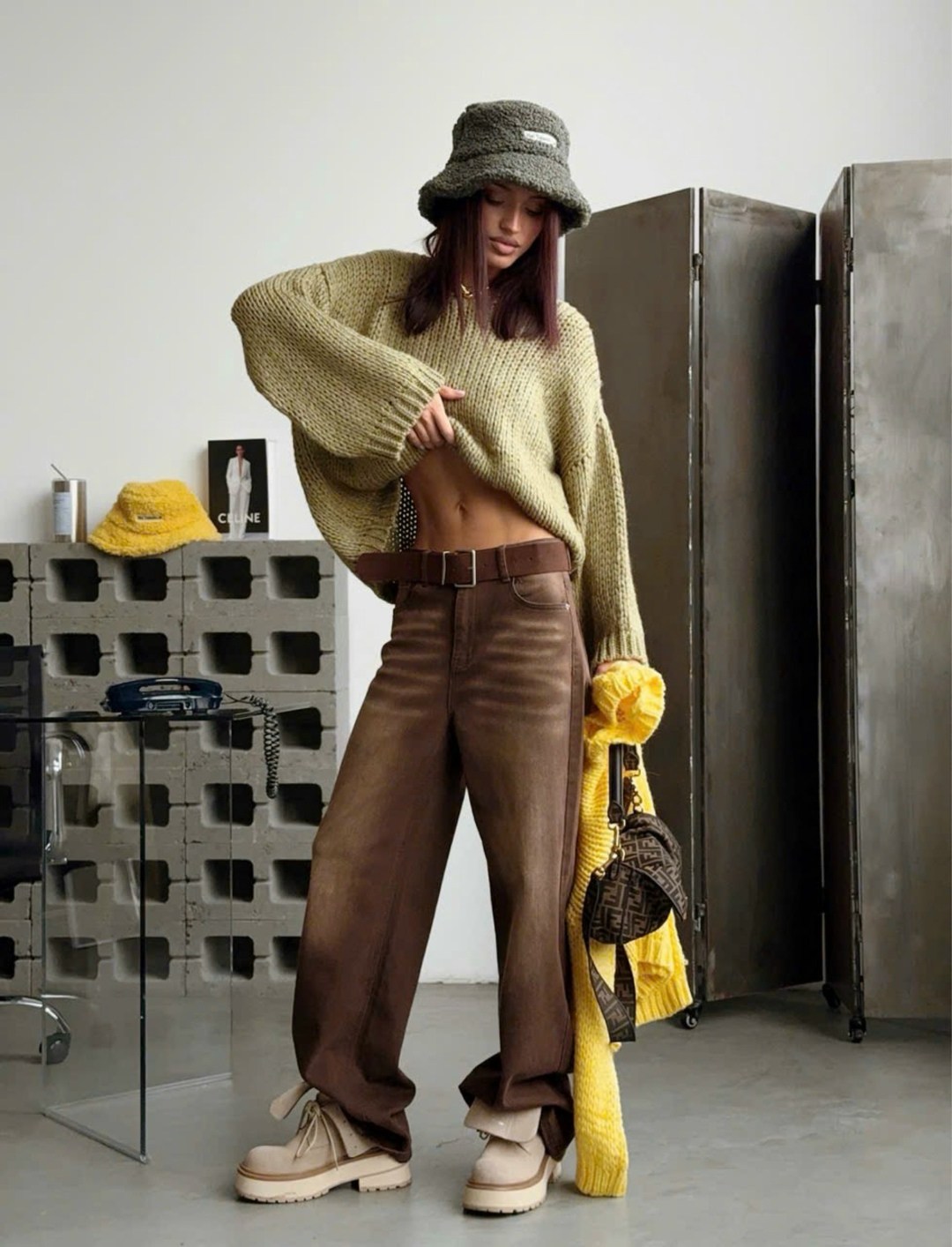 оверсайз свитер,стильные женские джинсы,свитер,джемпер желтый