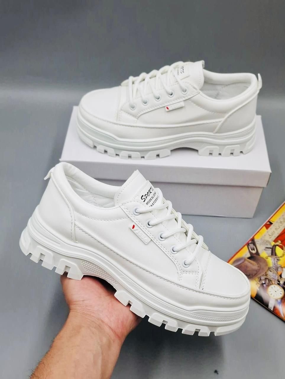 ,женские кроссовки,кроссовки для женщин,модные кроссовки,спортивная