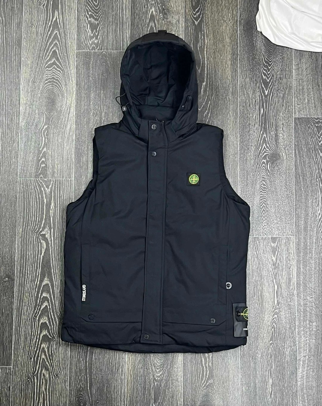 жилетка stone island,жилетка стон исланд,stone island мужской жилет цвет black,жилет stone island,жилет утепленный stone island