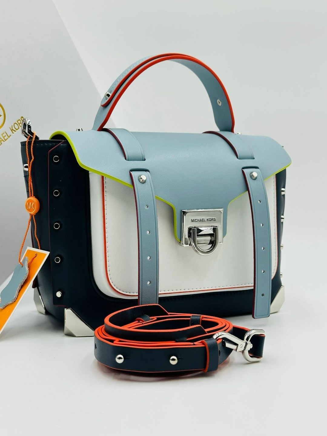 женская сумка michael kors manhattan,сумка michael kors manhattan,сумка michael kors,сумка michael kors manhattan contrast trim,кожаная сумка-портфель michael kors manhattan средней контрастной отделк