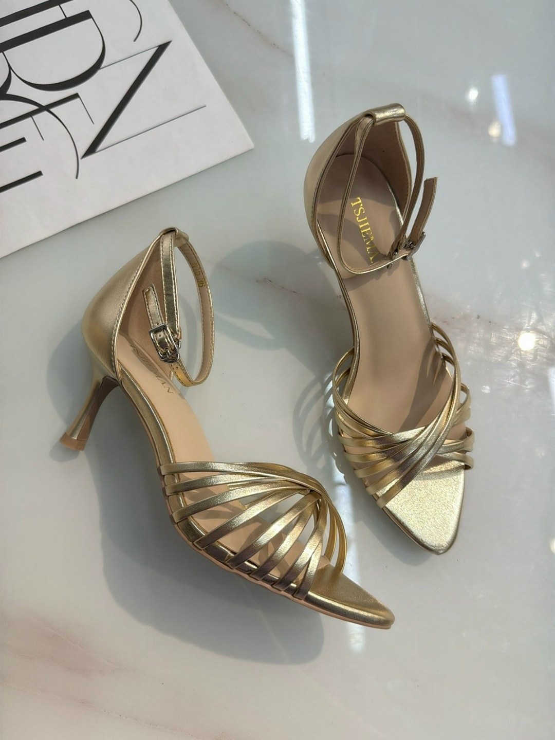 босоножки серебристые,серебряные босоножки,женские босоножки,серебряные босоножки на каблуке,кожаные босоножки на каблуке-шпильке с ремешками mango vicky, серебряный