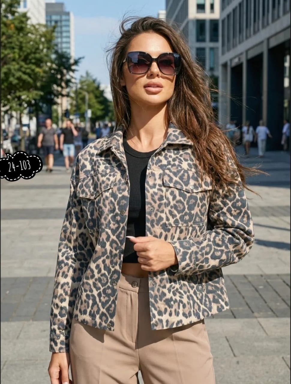 женская джинсовая куртка с леопардовым принтом,джинсовая куртка с леопардовым принтом,леопардовая куртка,джинсовая куртка,куртка модная