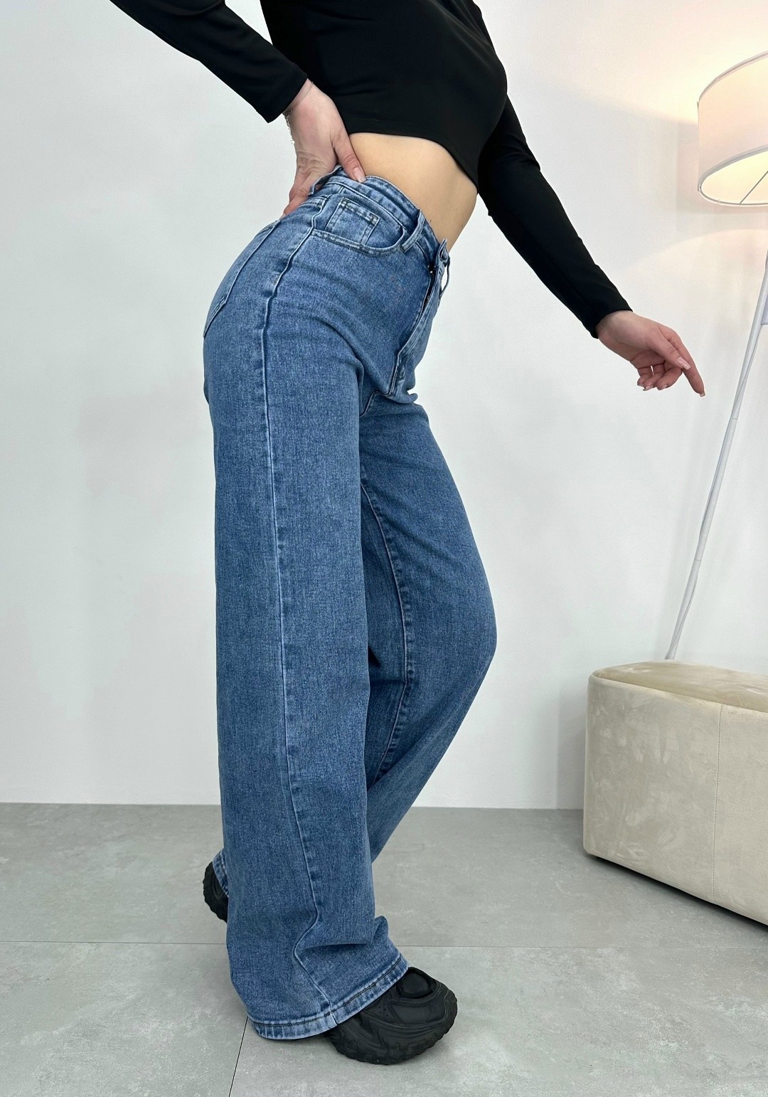 джинсы клеш женские с высокой талией синего цвета,женские джинсы клеш,женские джинсы,женские джинсы широкие,джинсы клеш женские с высокой талией синего цвета 2828s