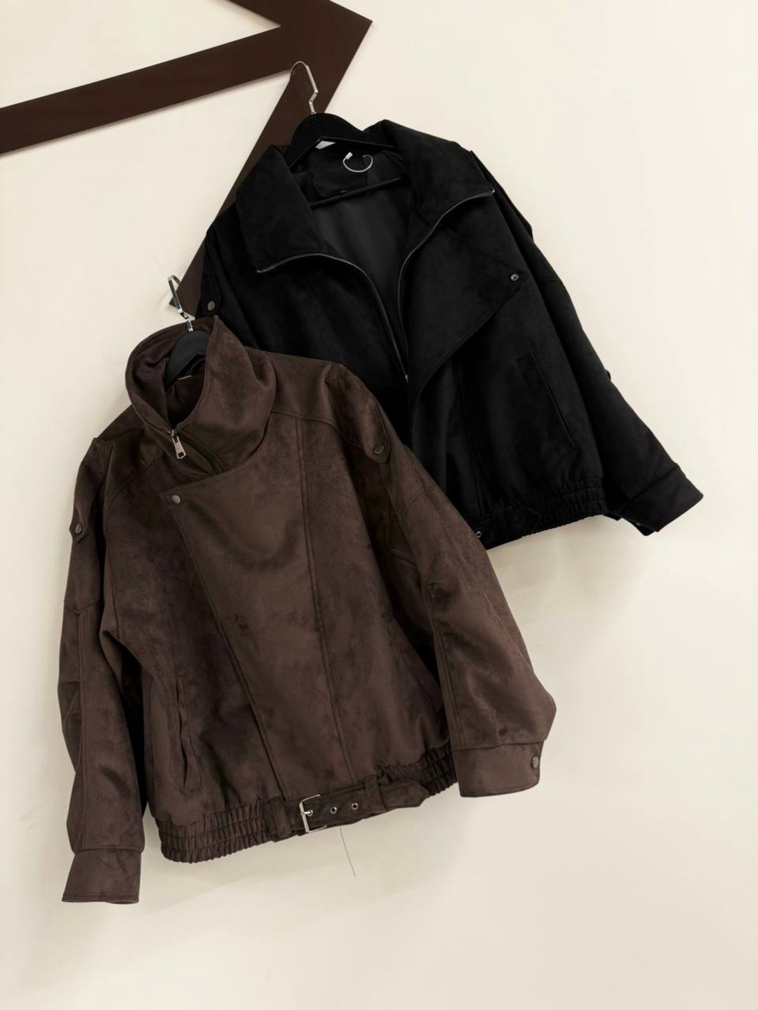 куртка замшевая,женская куртка бомбер из эко замши коричневого цвета,трендовая куртка замшевая,куртка бомбер женская,замшевая куртка женская