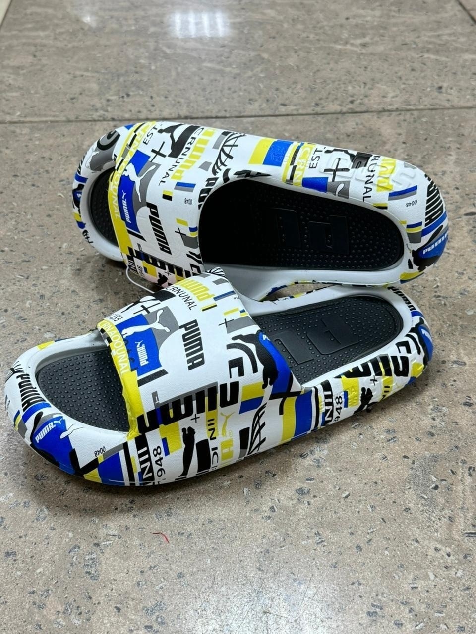 ,шлепанцы мужские,шлепанцы женские,тапочки модные,спортивные тапочки