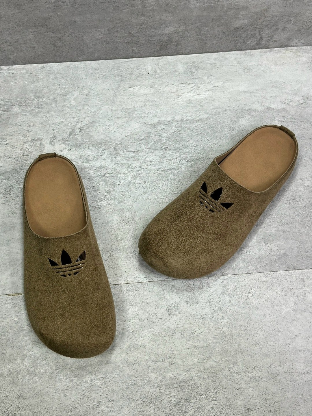 ,тапки адидас,шлепанцы adidas,тапки мужские,тапочки коричневые