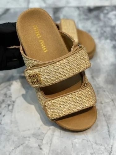 сандалии женские,сандалии,женские шлепанцы prada,шлепанцы miu miu,модные шлепанцы