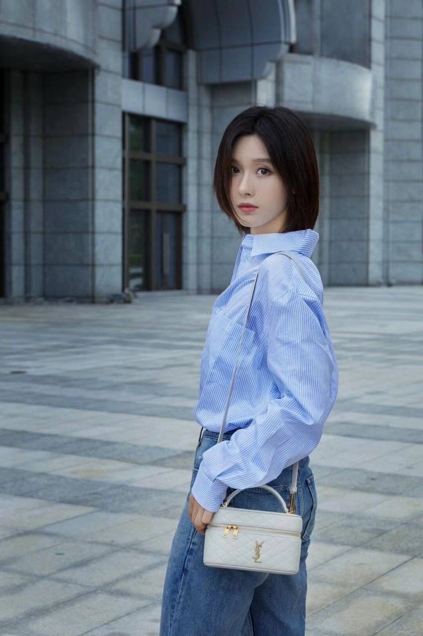 сумка в стиле ysl gaby vanity bag yves saint laurent,кожаная сумка yves saint laurent gaby vanity бордовая,сумка yves saint laurent,женская новая сумка yves saint laurent,косметичка yves saint laurent