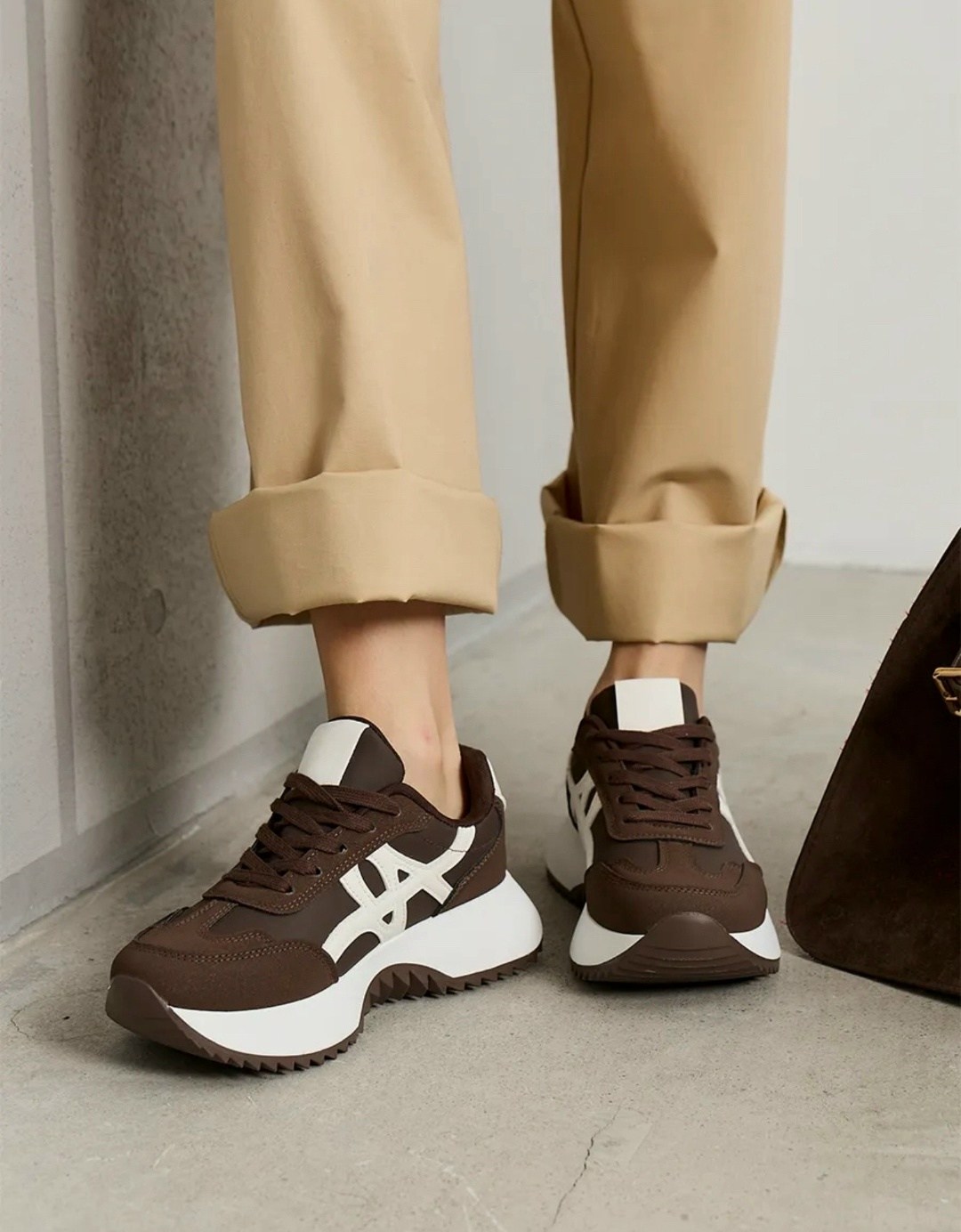 ,кроссовки женскиe,кроссовки женские коричневые,бежевые кроссовки,спортивная