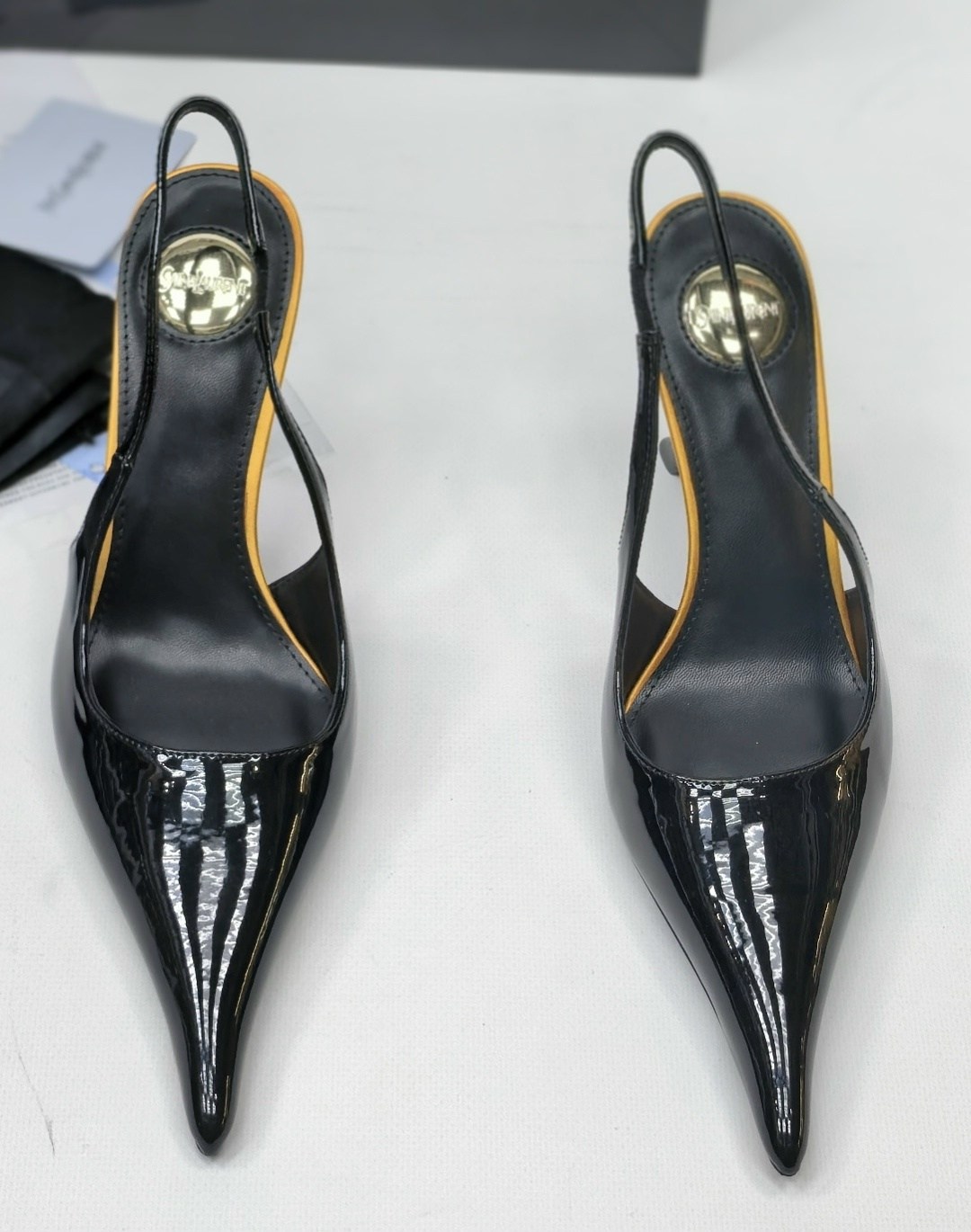 saint laurent туфли,yves saint laurent туфли,туфли-лодочки avenue 95 из лакированной кожи saint laurent черный,saint laurent черные кожаные туфли,босоножки saint laurent